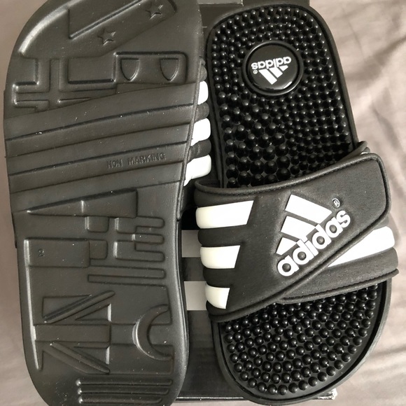 Brand New youth Adidas slides - Picture 2 of 3